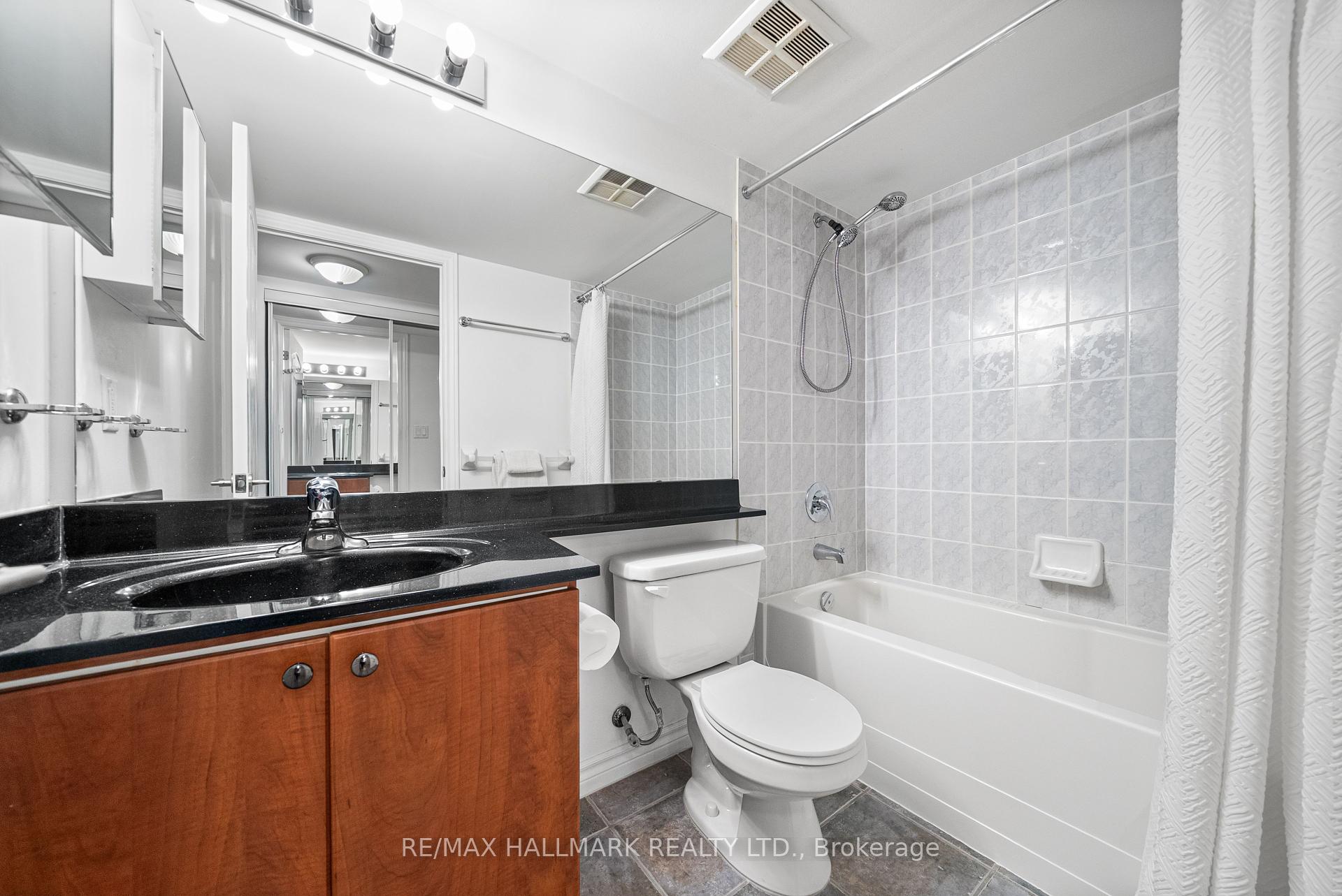 2 Bedrooms Condo at 3830 Bathurst, Toronto For sale