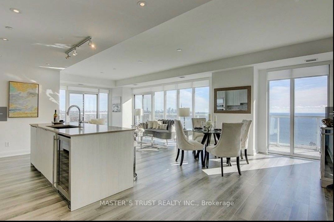 56 Annie Craig Drive, #4101