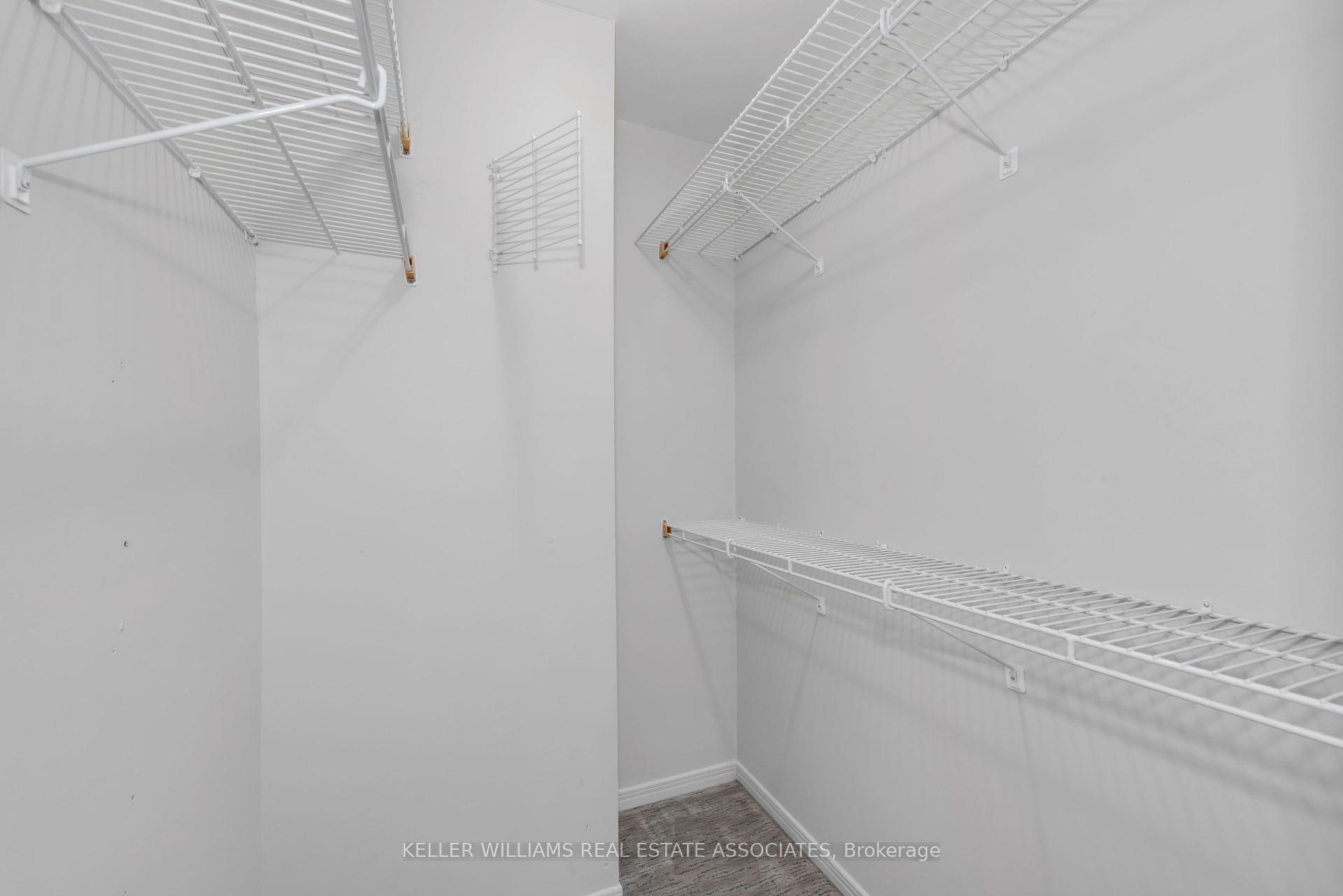 3 Bedrooms Condo at 1250 Marlborough, Oakville For sale