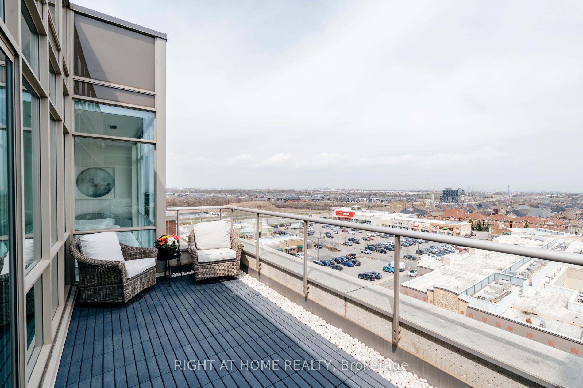 3 Bedrooms Condo at 2470 Prince Michael, Oakville For sale