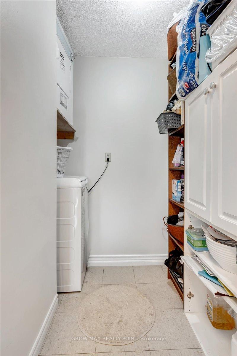 2 Bedrooms Condo at 410 Mclevin, Toronto For sale