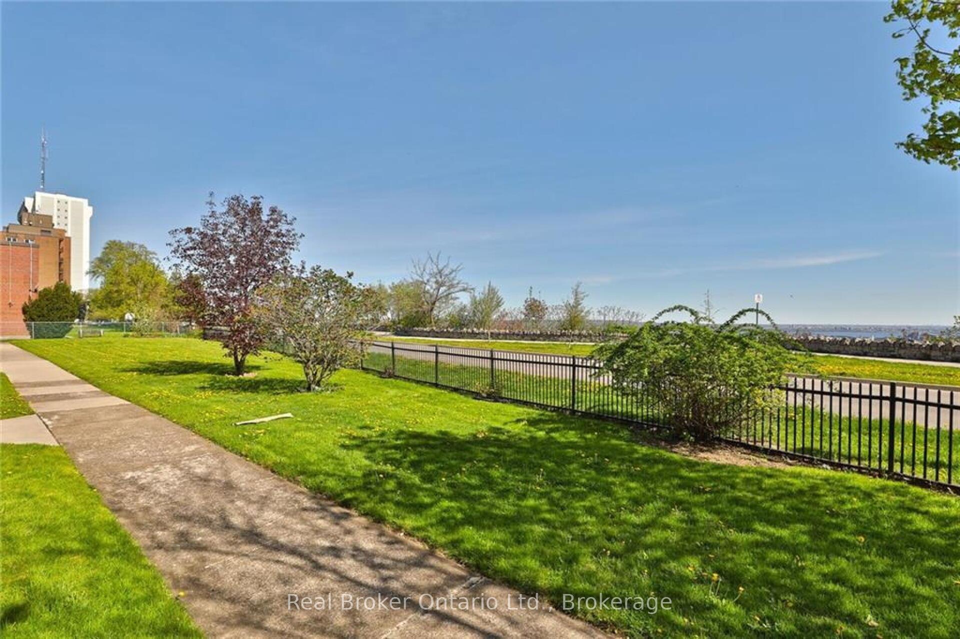 2 Bedrooms Co-op at 5 East 36th, Hamilton For sale