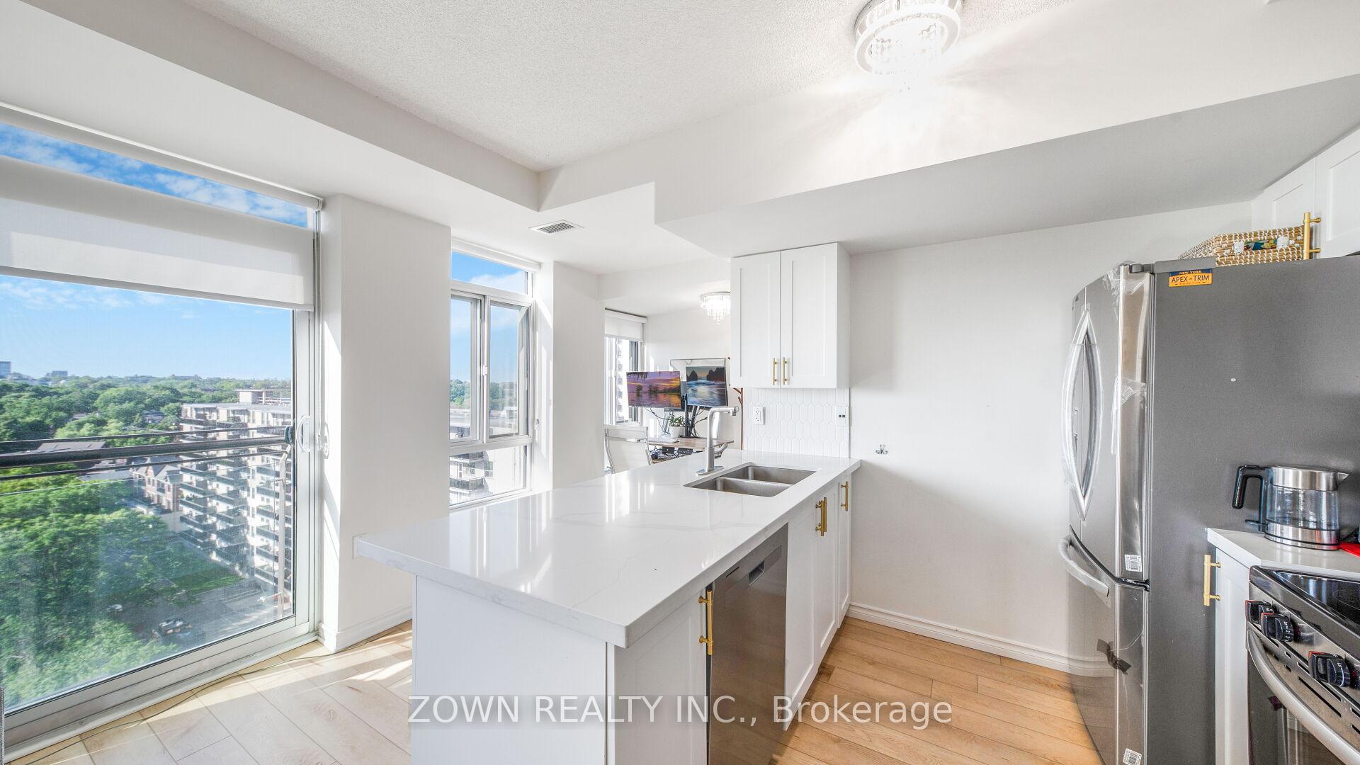 3 Bedrooms Condo at 15 Maplewood, Toronto For sale