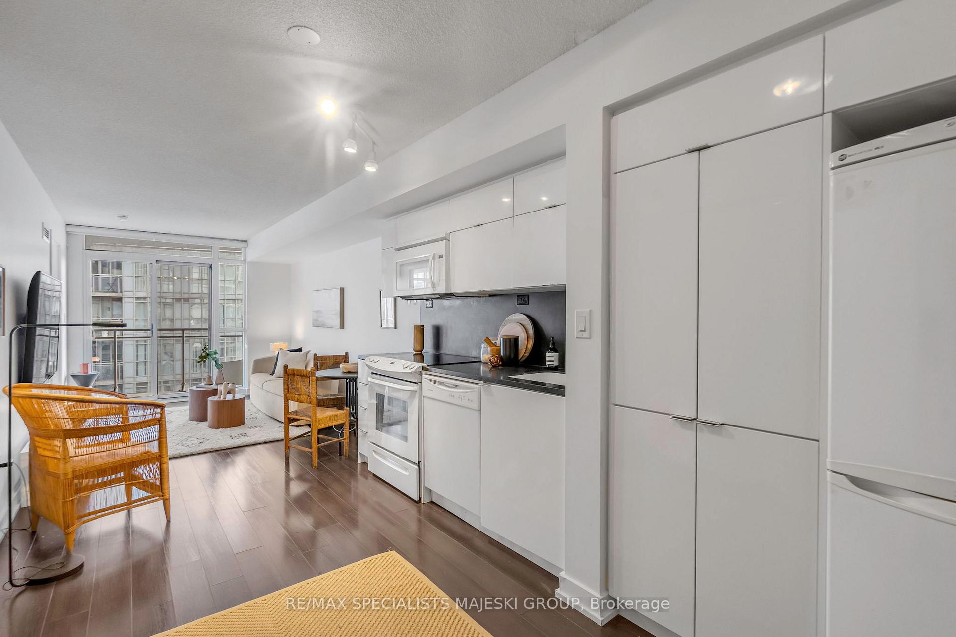 2 Bedrooms Condo at 21 Iceboat,  Toronto For sale