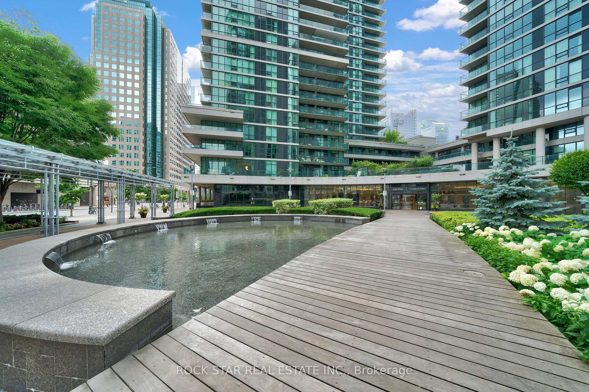 2 Bedrooms Condo at 18 Harbour,  Toronto For sale