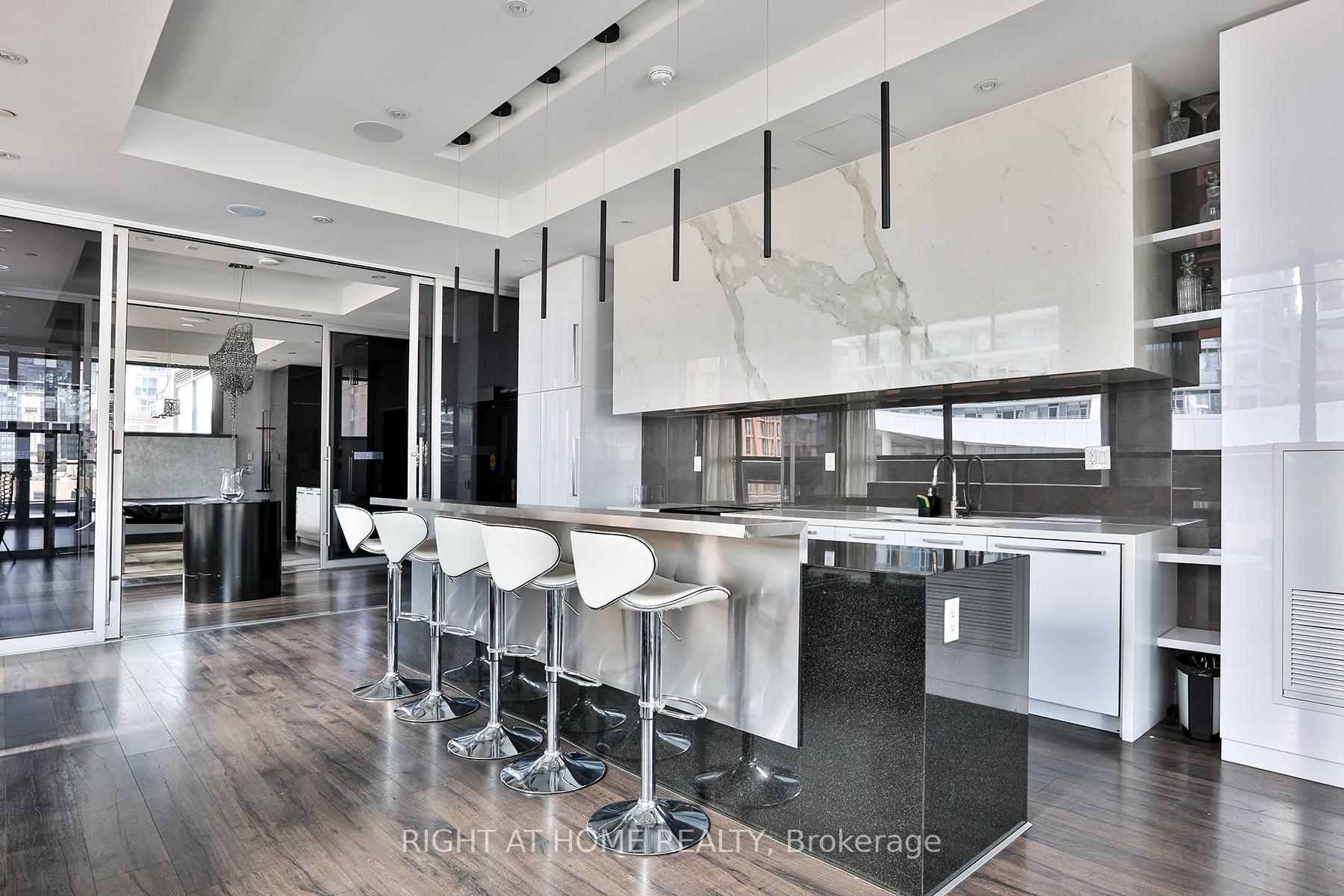 Condo at 290 Adelaide,  Toronto For sale