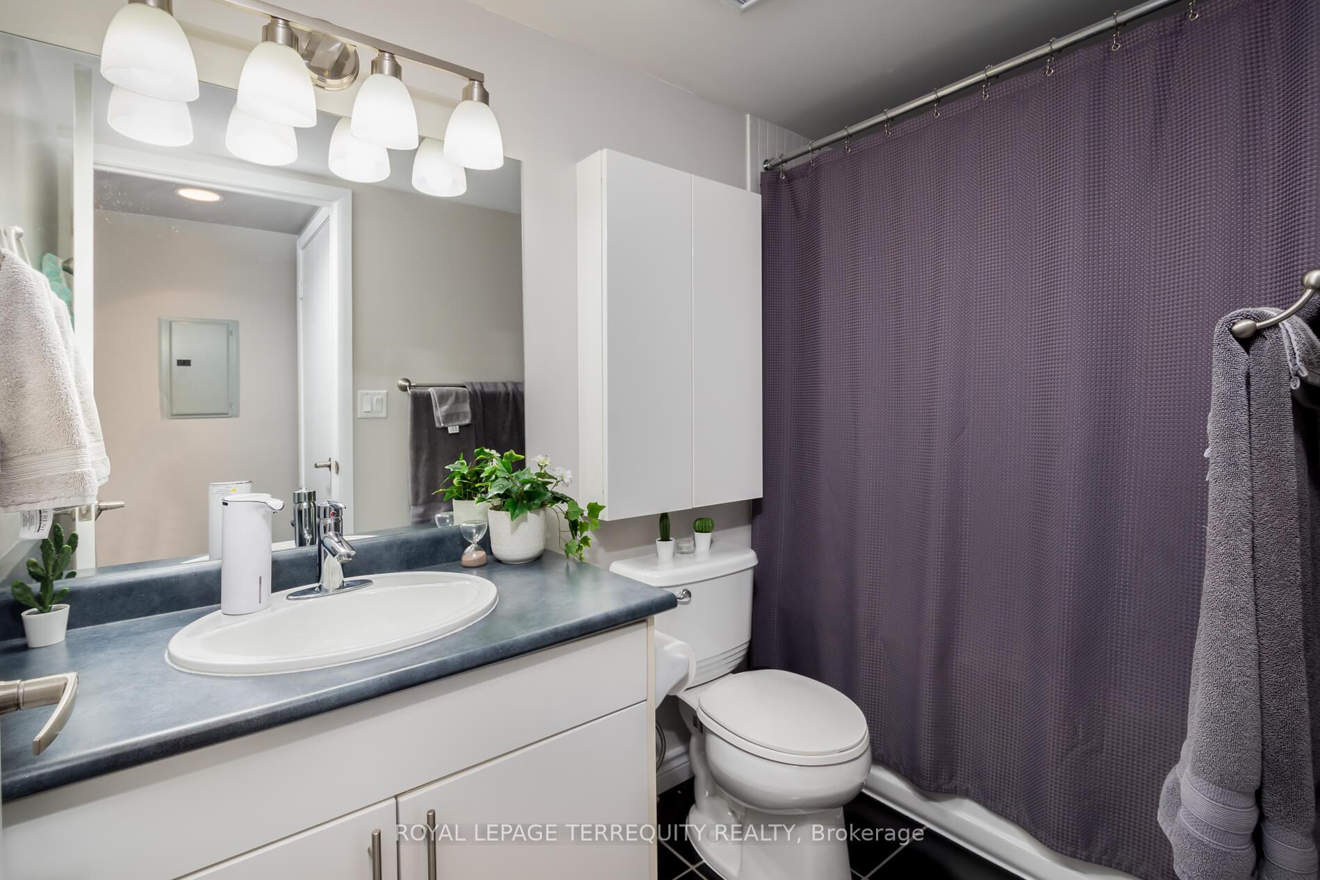 2 Bedrooms Condo at 600 Fleet, Toronto For sale