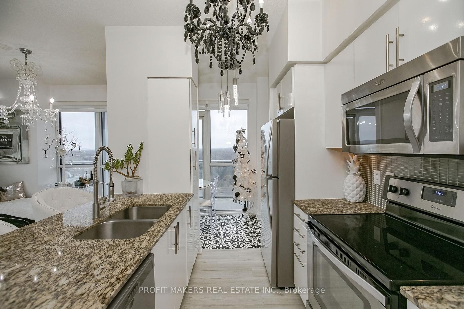 3 Bedrooms Condo at 65 Speers, Oakville For sale
