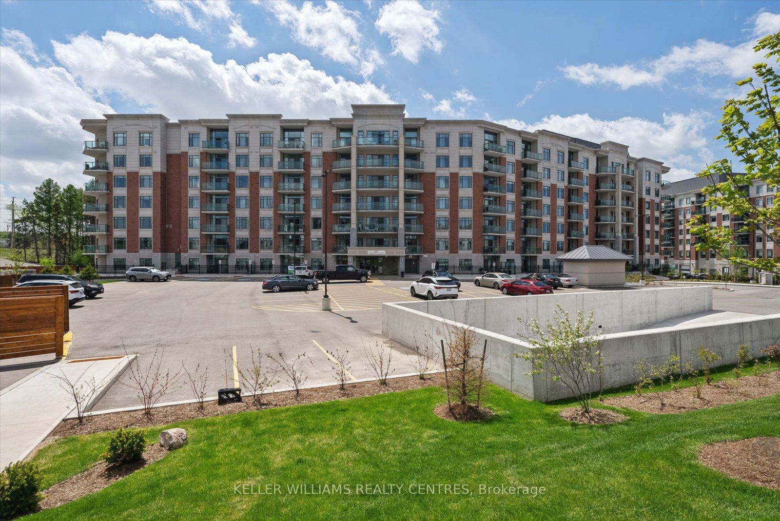 #502 - 460 William Graham Drive, Aurora, ON L4G 1X9