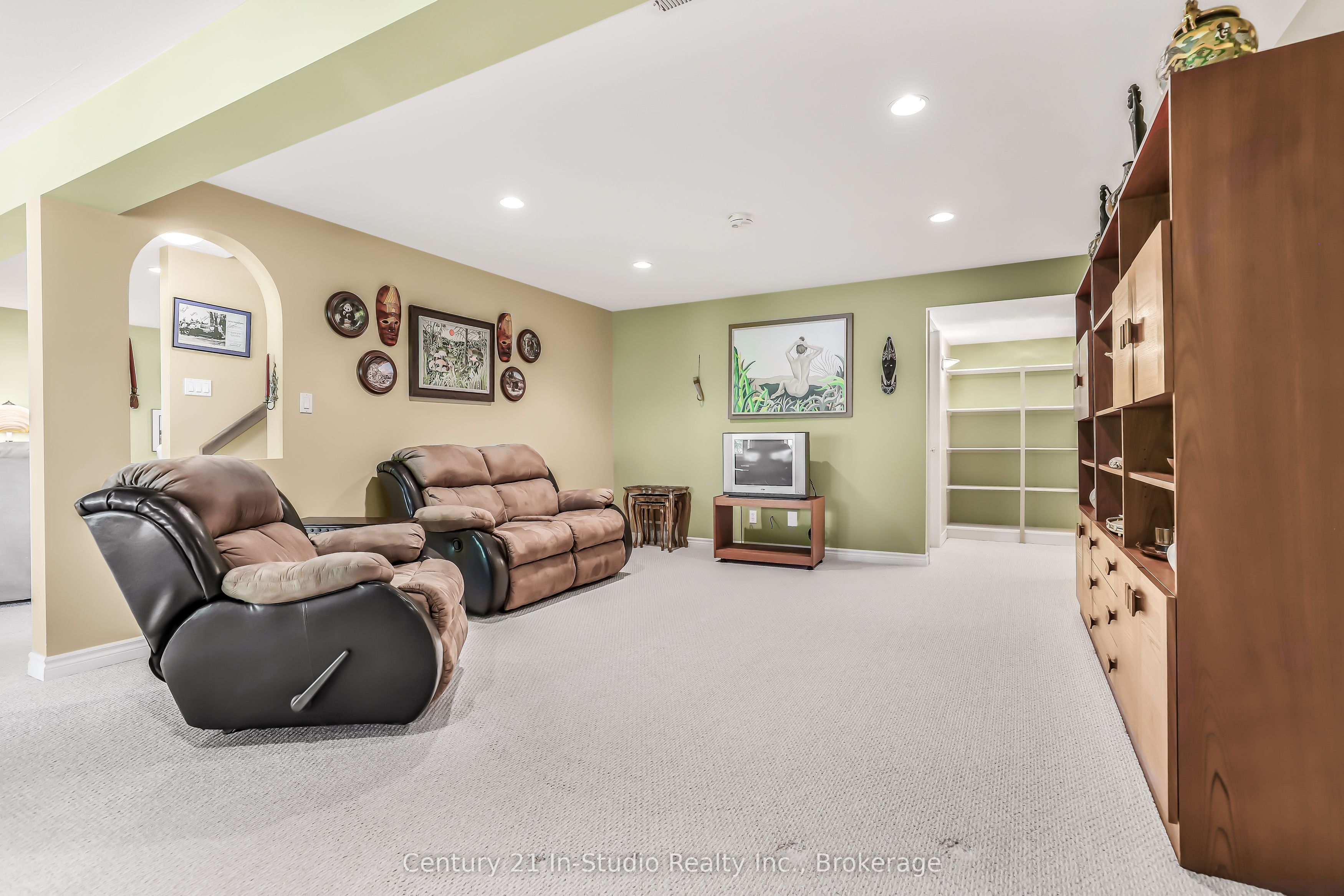 504877 GREY 1 Road