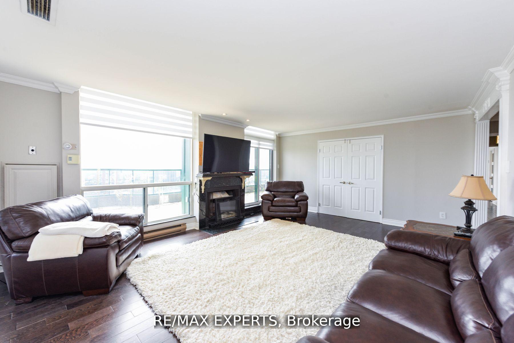 3 Bedrooms Condo at 4460 Tucana, Mississauga For sale