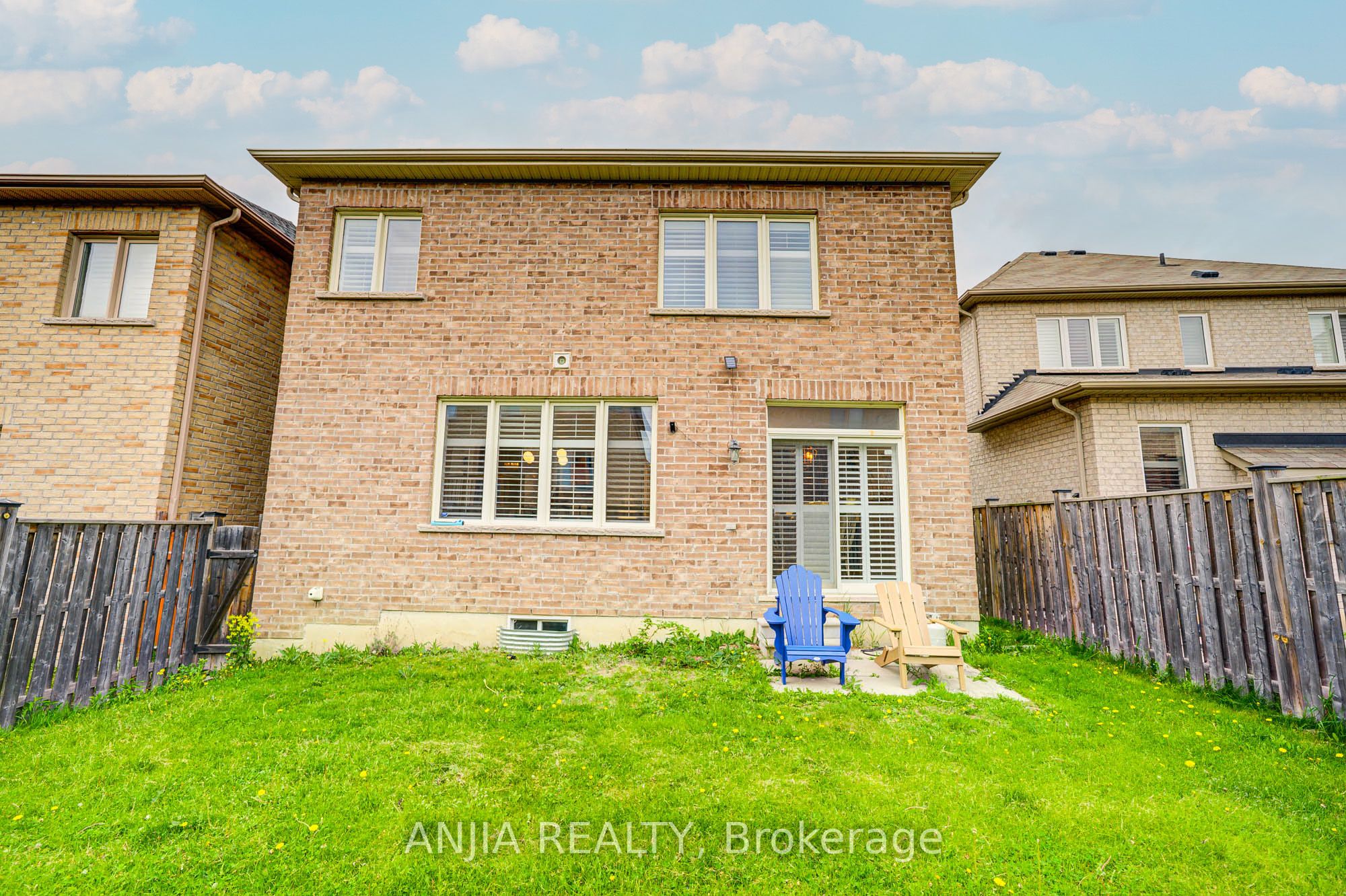 9 Desjardin Drive
