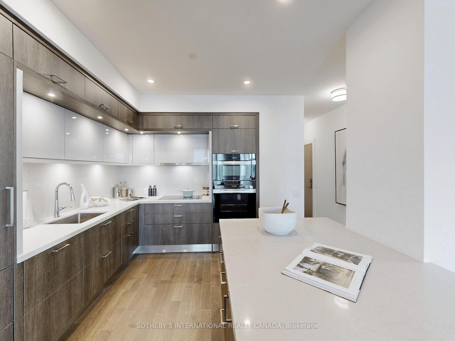 3 Bedrooms Condo at 30 Inn On the Park, Toronto For sale