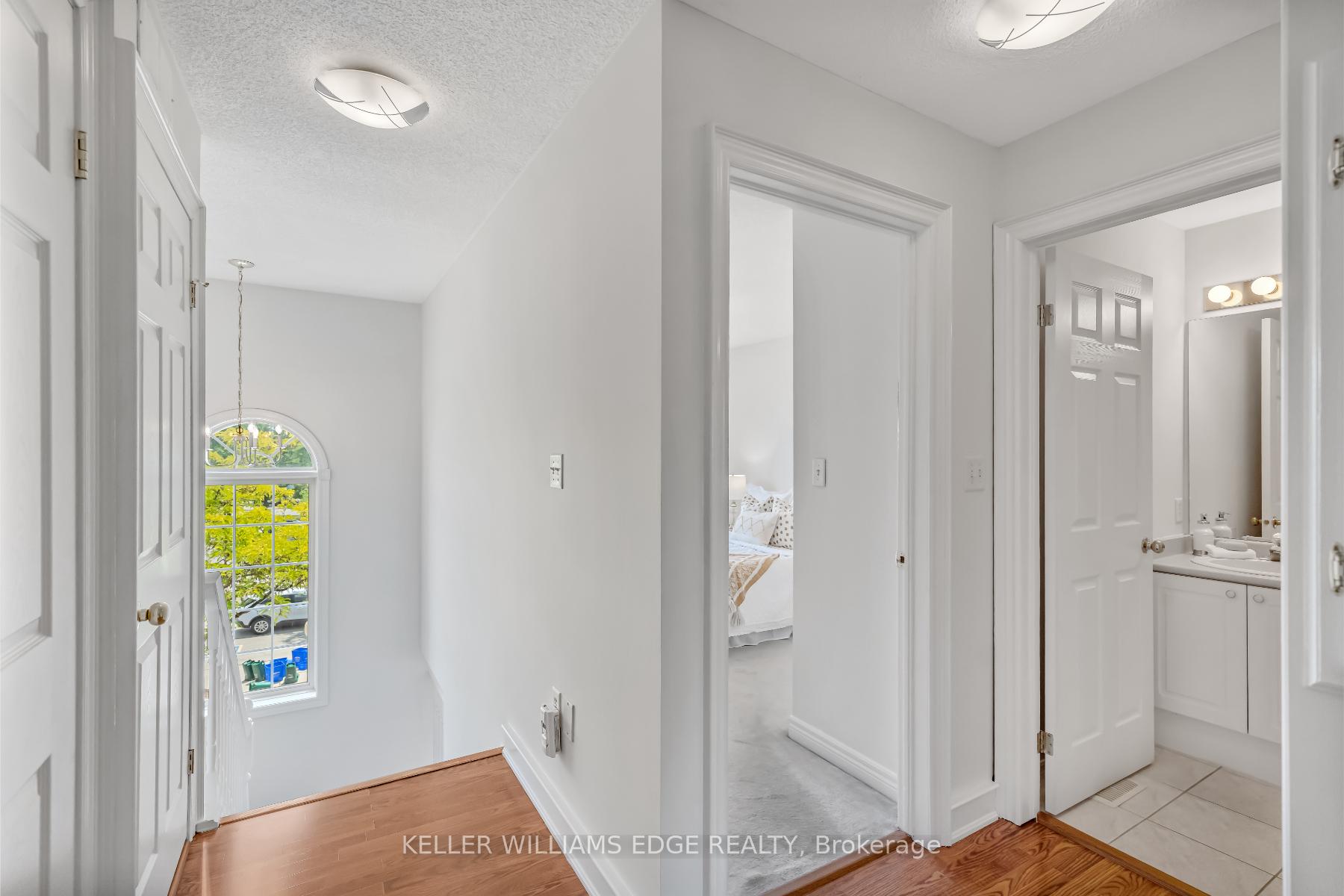 2 Bedrooms Condo at 4045 Upper Middle, Burlington For sale