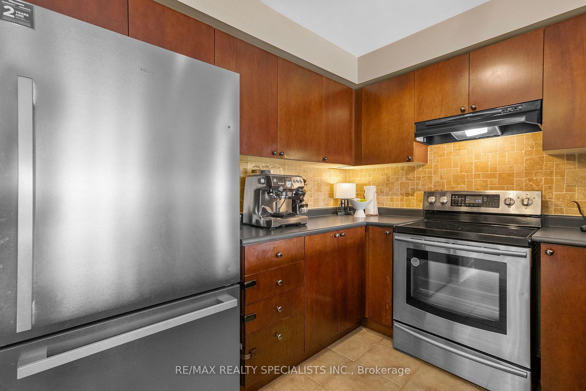 2 Bedrooms Condo at 3985 Eglinton, Mississauga For sale