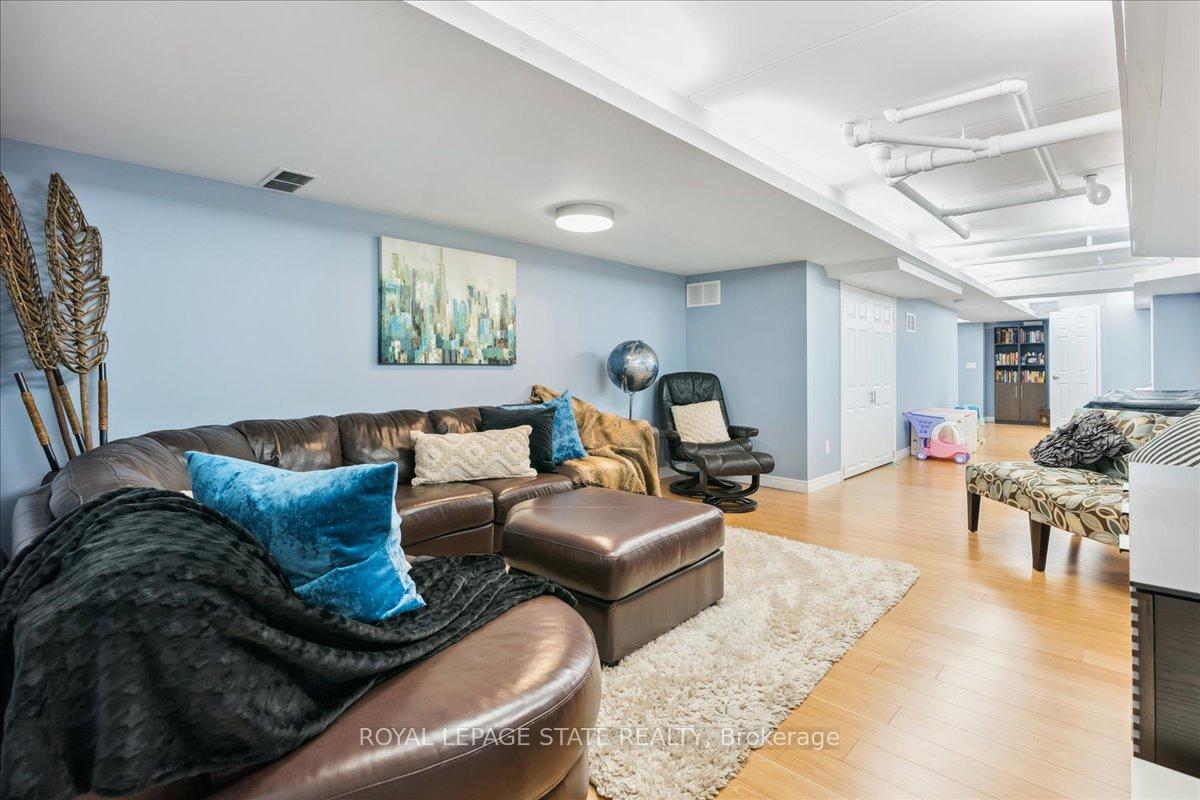 2 Bedrooms Condo at 484 Millen,  Hamilton For sale