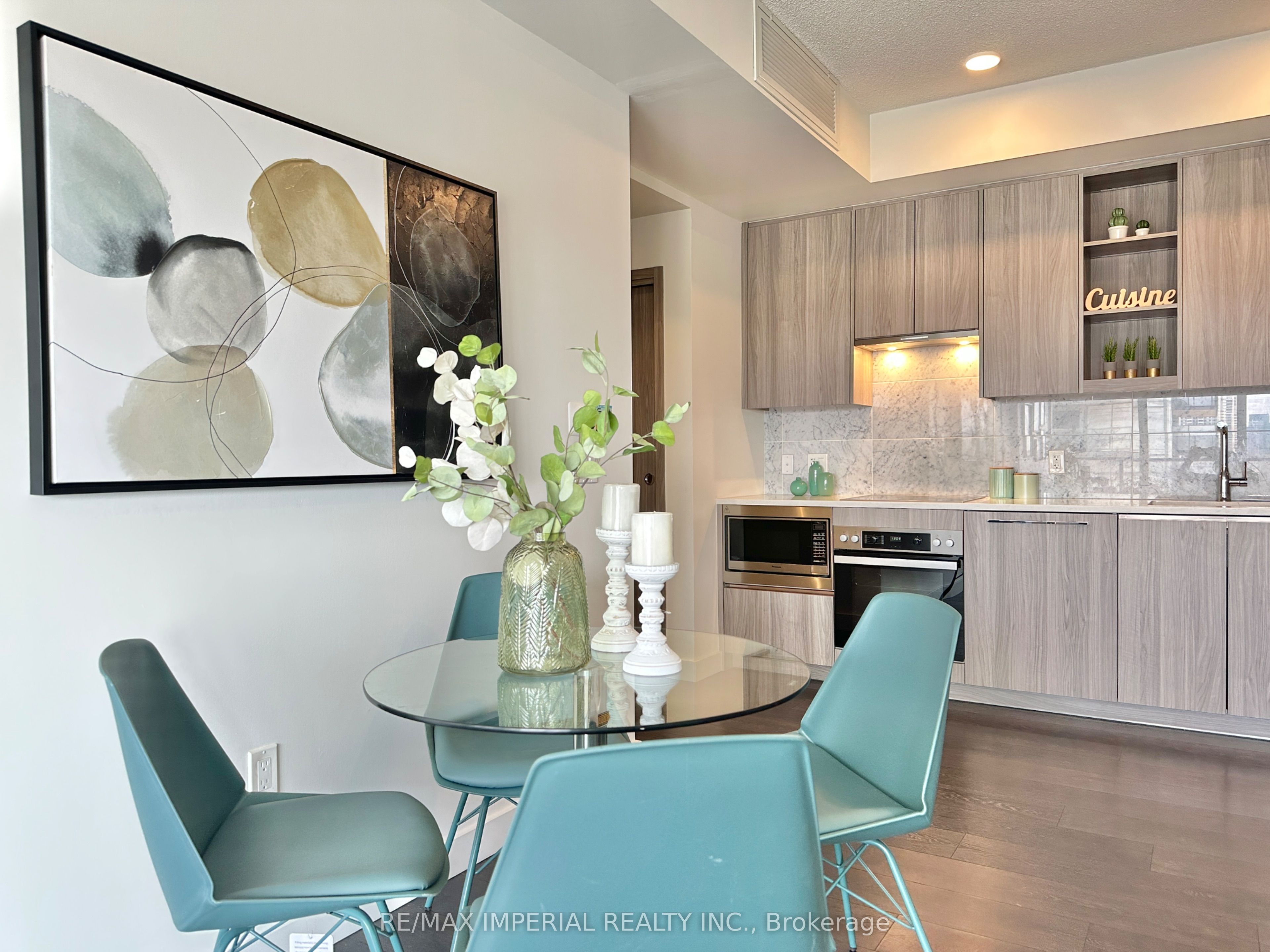 85 McMahon Drive, #1806