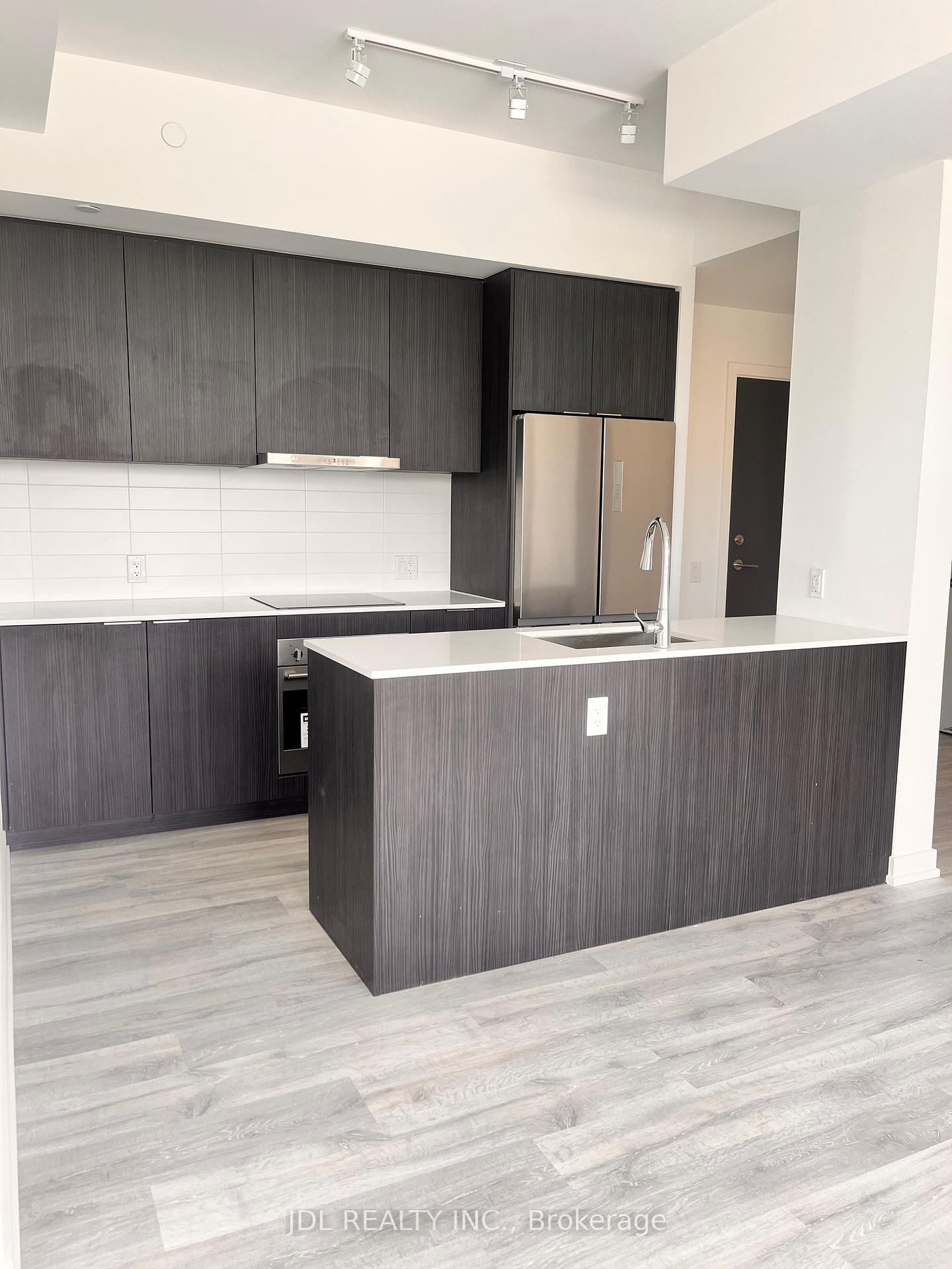 3 Bedrooms Condo at 7 Golden Lion, Toronto For sale