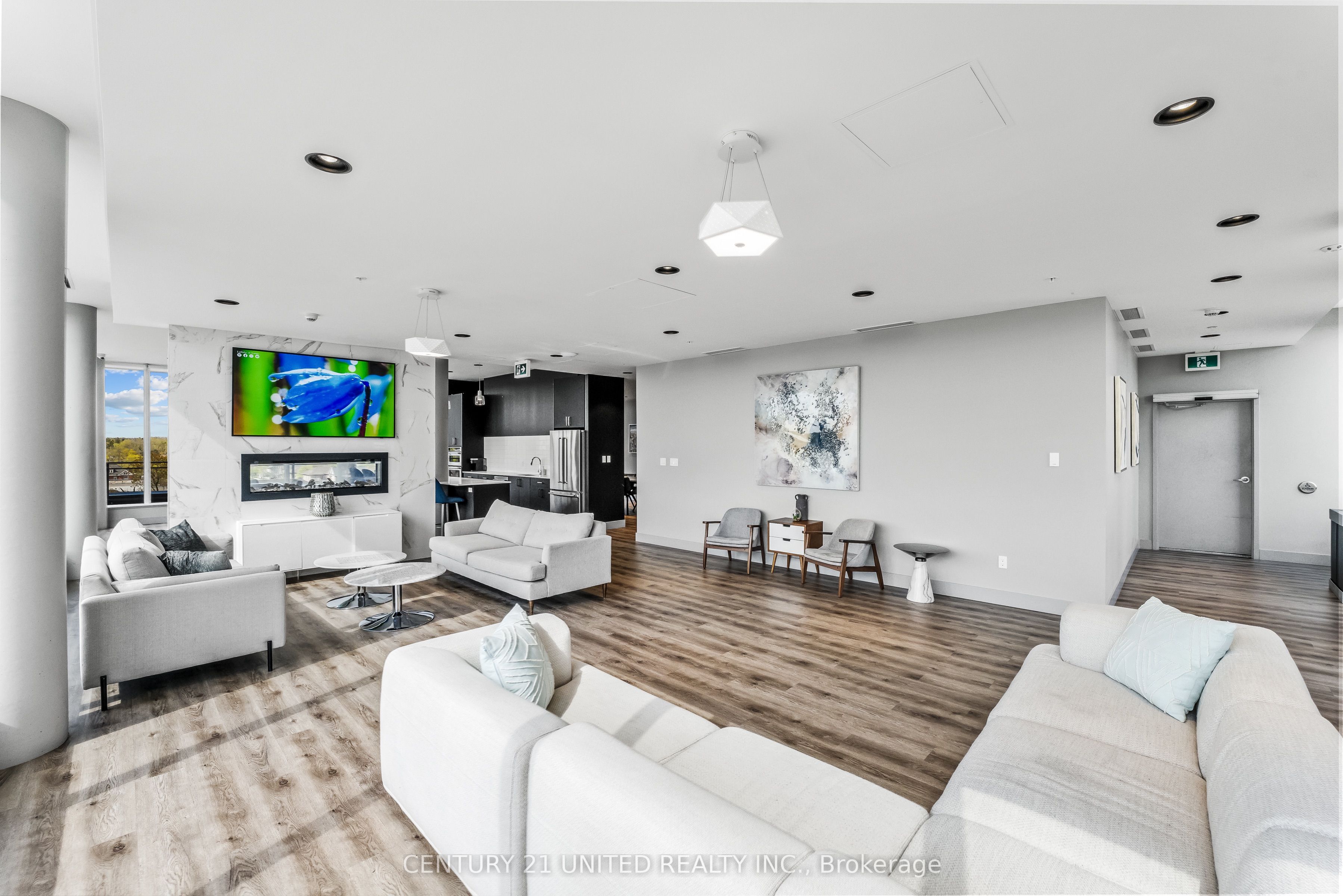 475 George Street N, #201