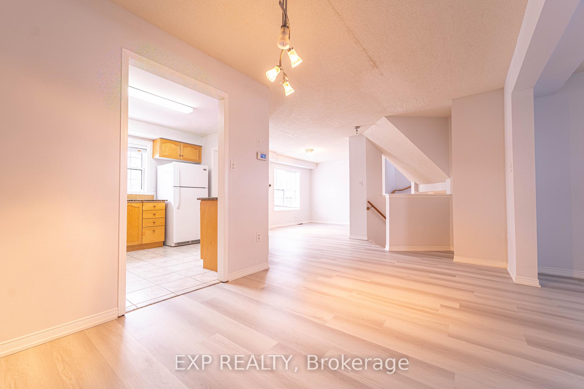 4 Bedrooms Condo at 199 Hillcrest, Mississauga For sale
