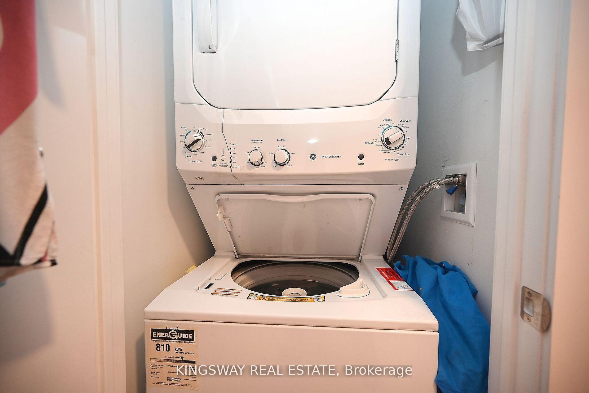 2 Bedrooms Condo at 4065 Confederation, Mississauga For sale