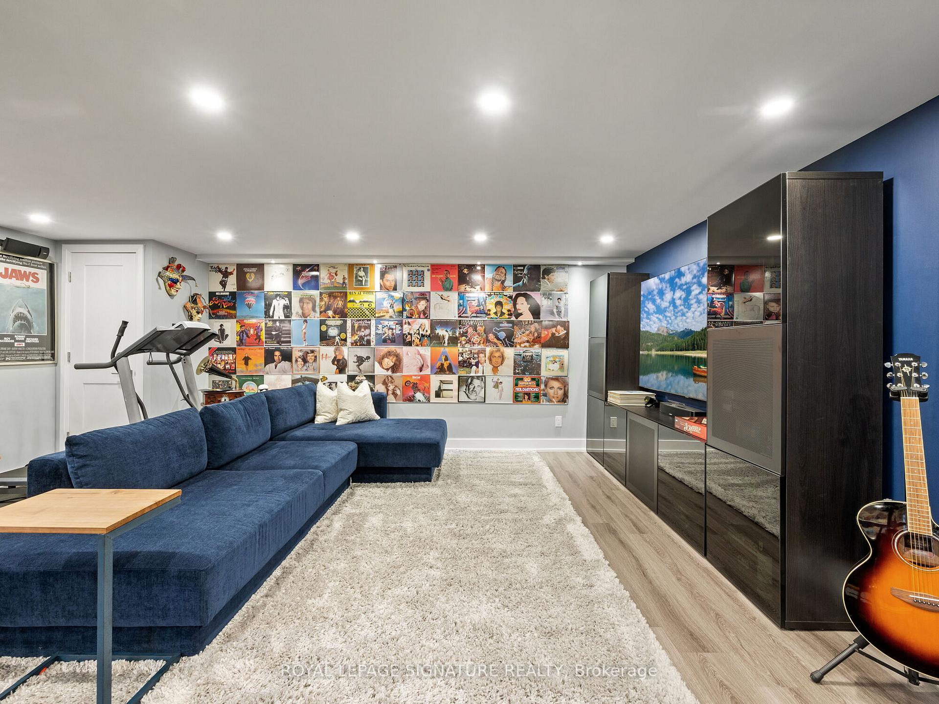 3 Bedrooms Condo at 484 Millen,  Hamilton For sale
