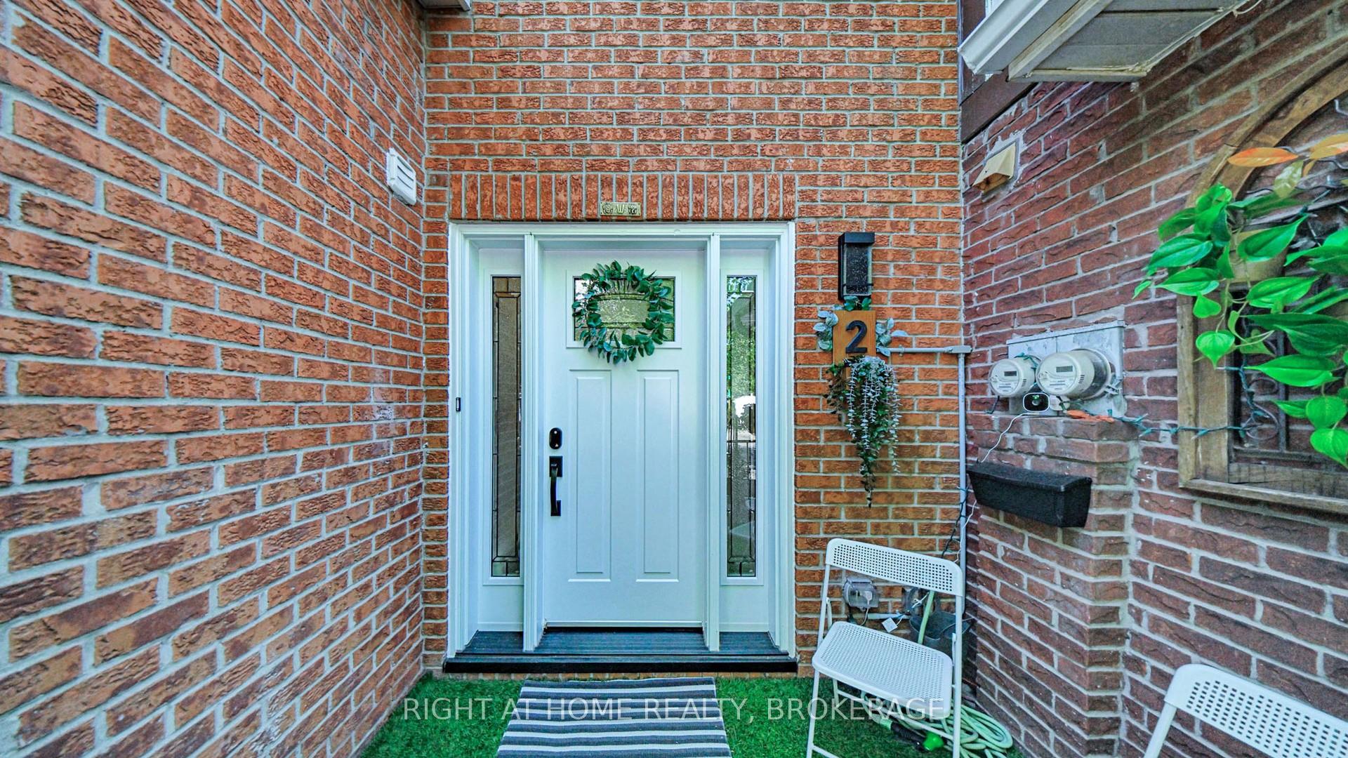 4 Bedrooms Condo at 4193 Longmoor, Burlington For sale