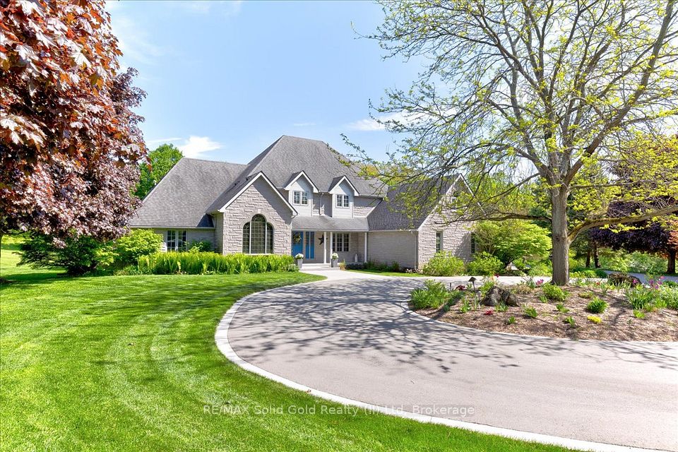 2 Hickory Hollow