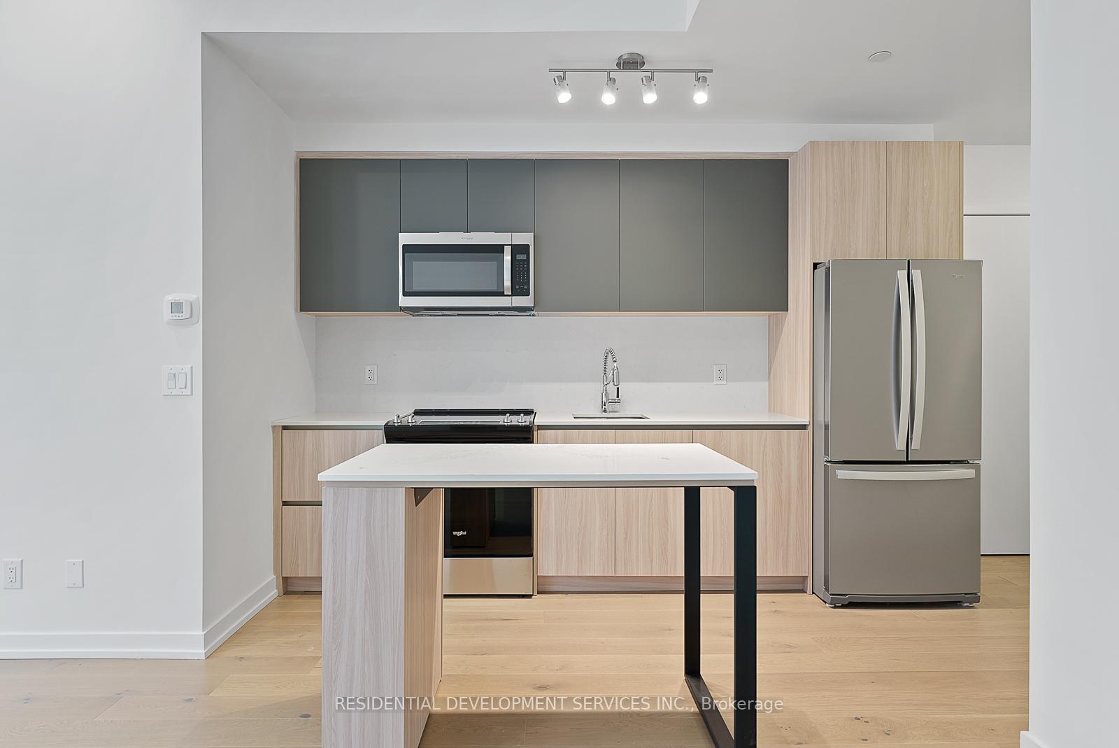 3 Bedrooms Condo at 15 Maryport,  Toronto For sale