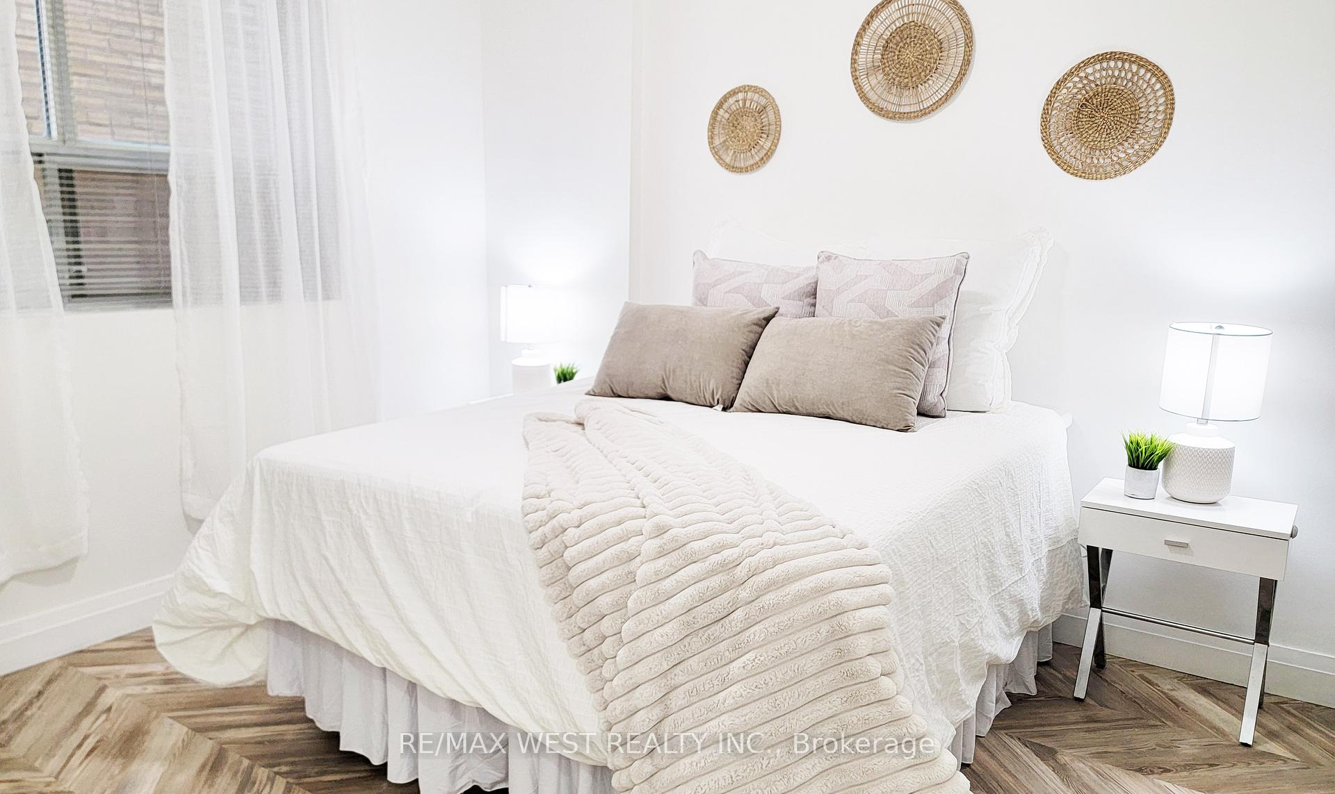 2 Bedrooms Condo at 330 Adelaide, Toronto For sale
