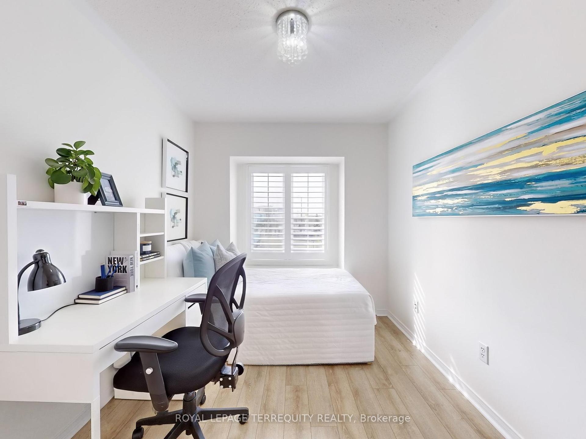 4 Bedrooms Condo at 6399 Spinnaker,  Mississauga For sale