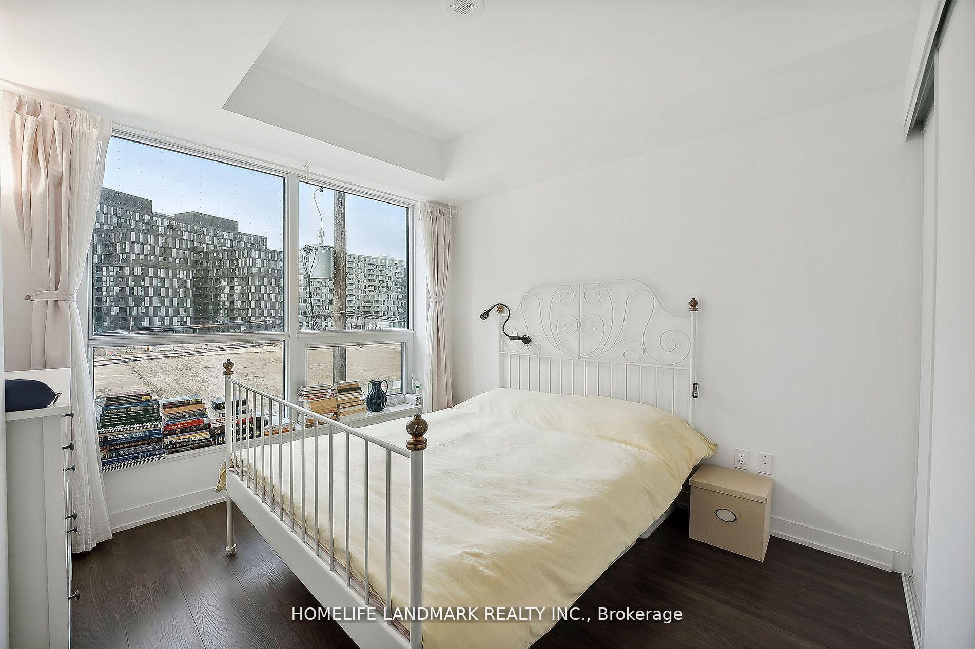 3 Bedrooms Condo at 31 Tippett,  Toronto For sale