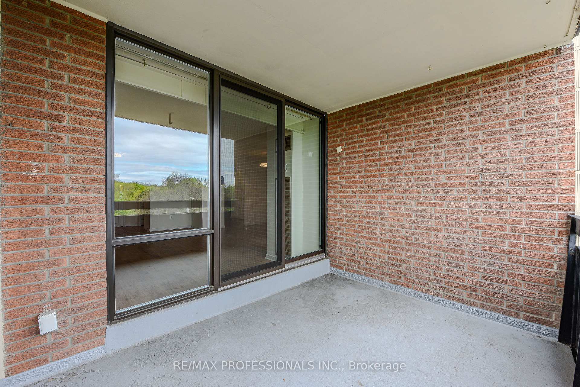 3 Bedrooms Condo at 362 The East Mall, Toronto For sale