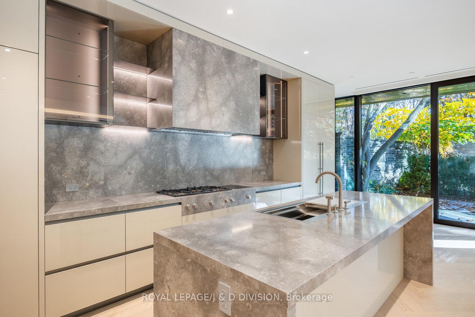 2 Bedrooms Condo at 7 Dale,  Toronto For sale