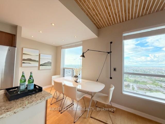 2 Bedrooms Condo at 38 Lee Centre, Toronto For sale