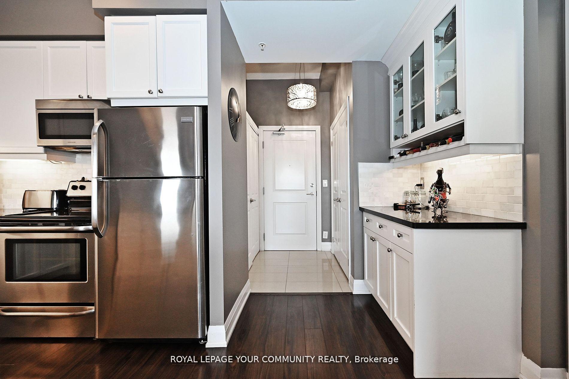 3 Bedrooms Condo at 12 Woodstream, Vaughan For sale