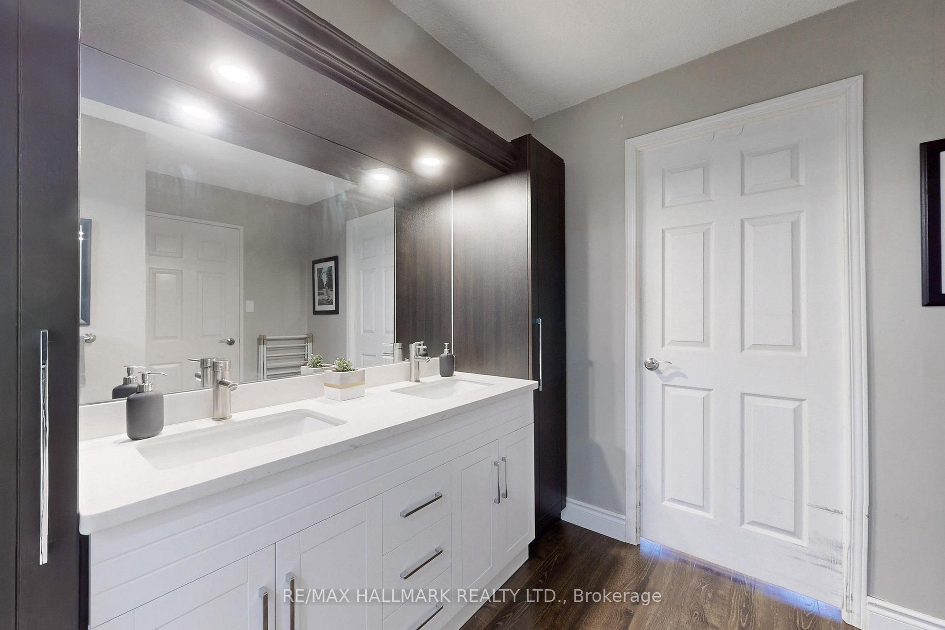 2 Bedrooms Condo at 2350 Bridletowne, Toronto For sale
