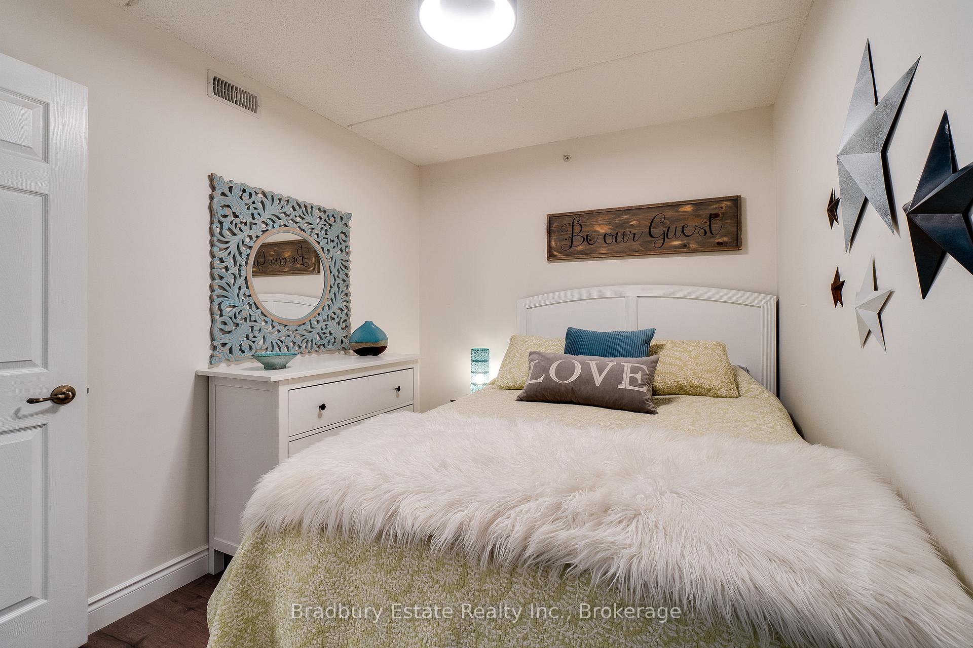 2 Bedrooms Condo at 2045 Appleby,  Burlington For sale