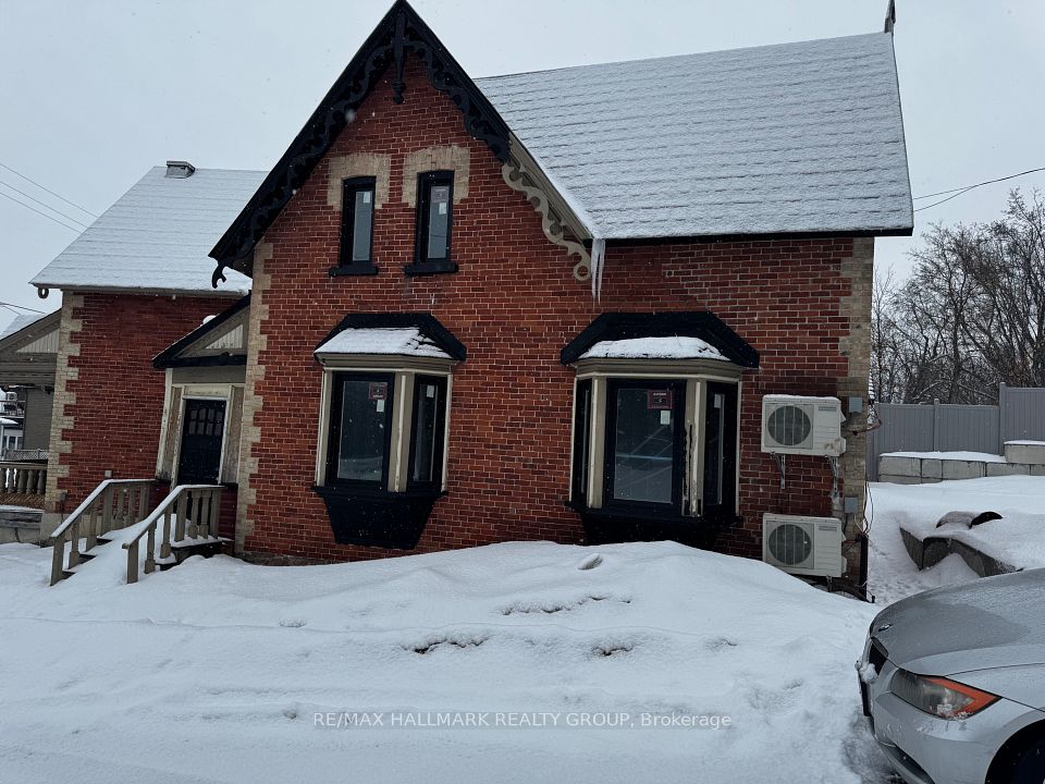 5561 Manotick Main