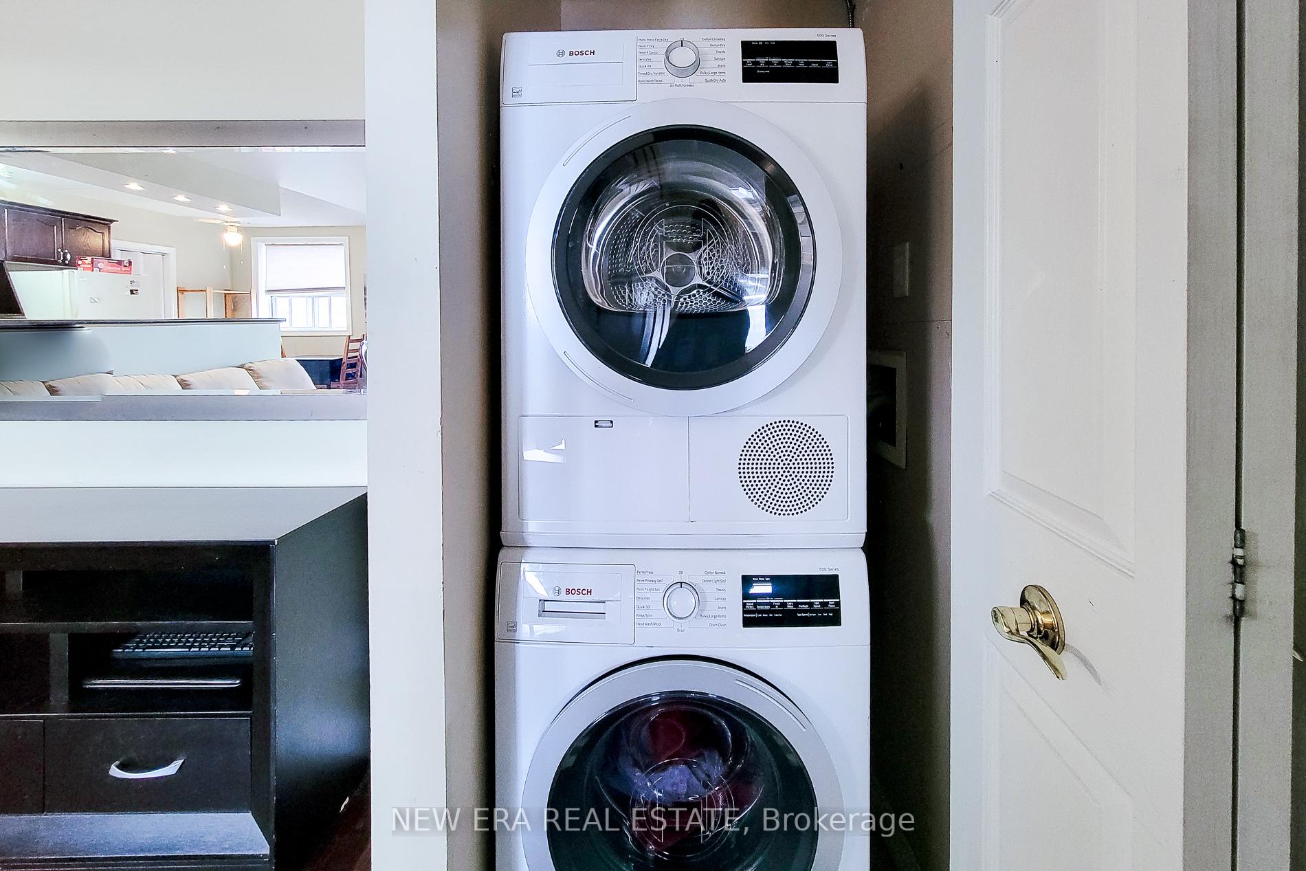 2 Bedrooms Condo at 851 Queenston, Hamilton For sale