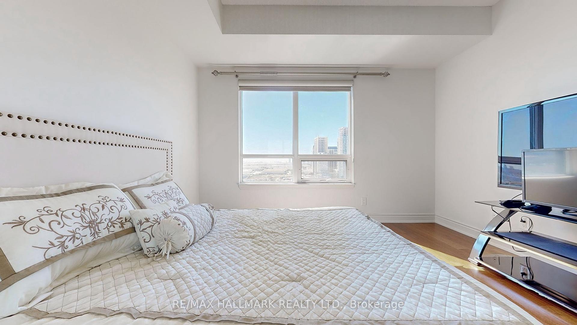 3 Bedrooms Condo at 9245 Jane, Vaughan For sale