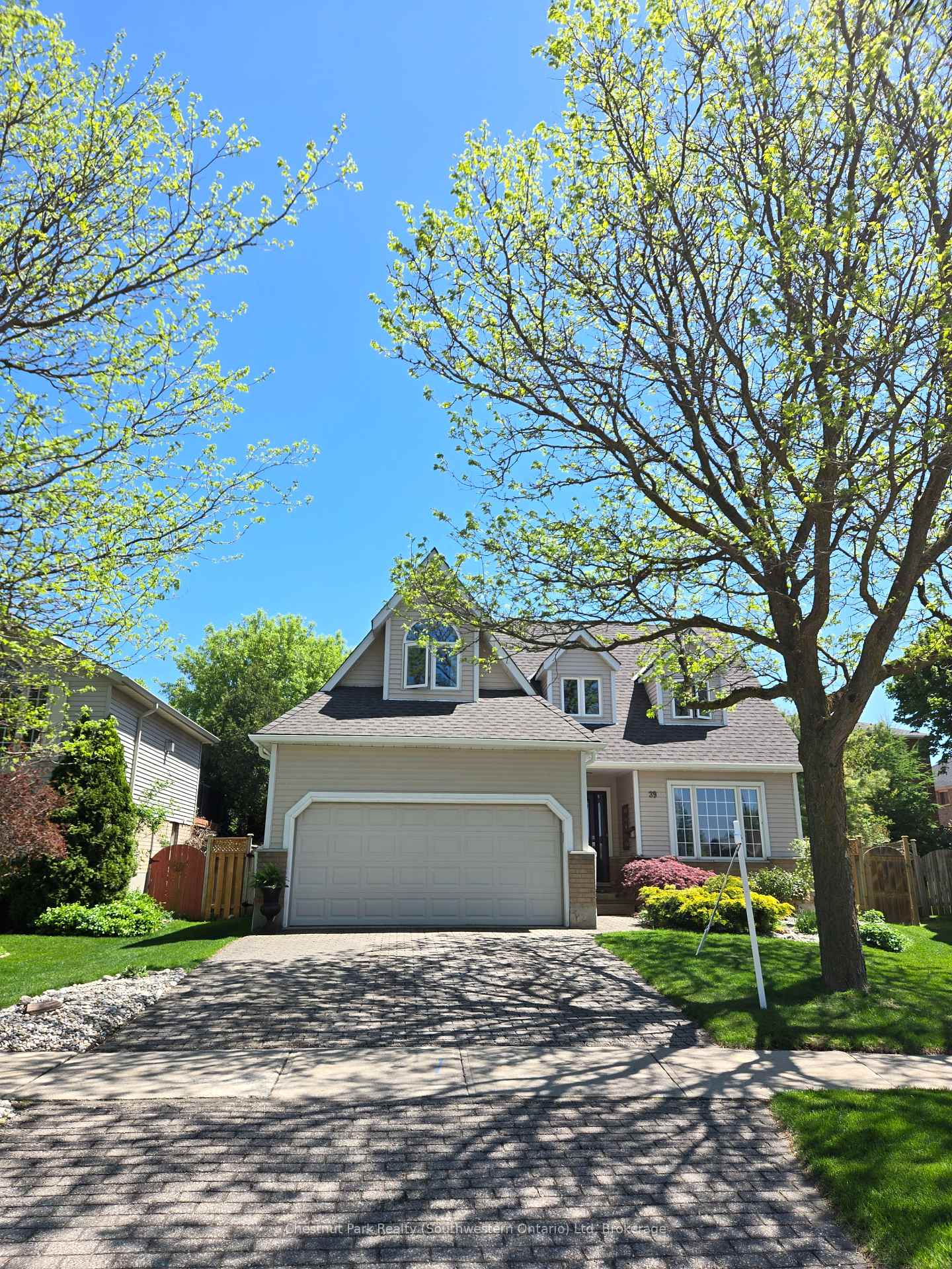 39 Celia Crescent, Guelph, ON N1G 4R4