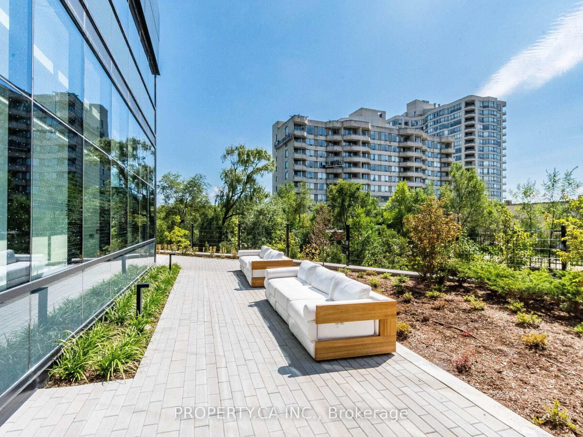 3 Bedrooms Condo at 86 Dundas, Mississauga For sale