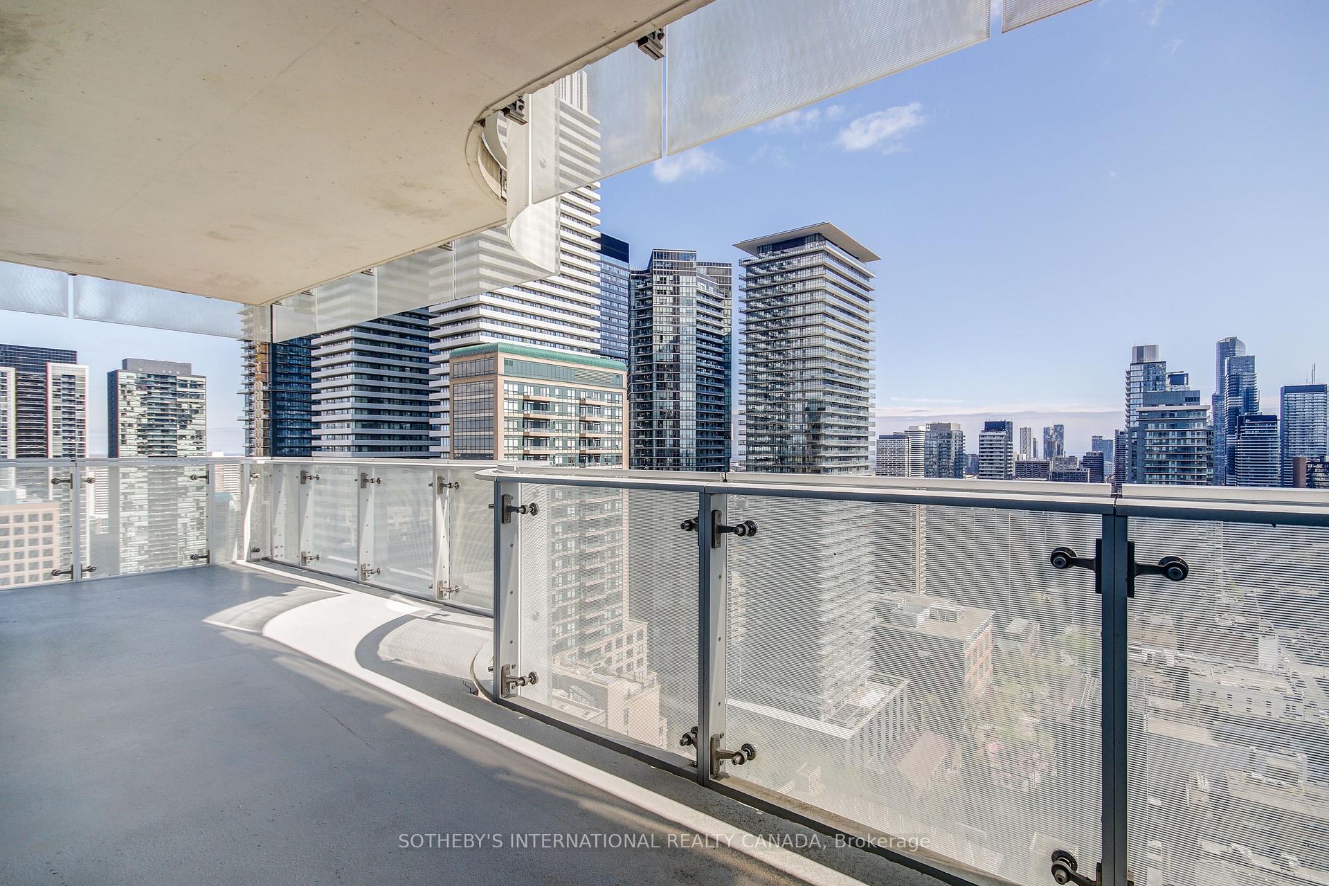 2 Bedrooms Condo at 1 Bloor, Toronto For sale