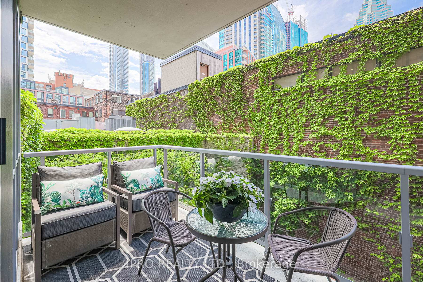 1 Bedroom Condo at 55 Front, Toronto For sale