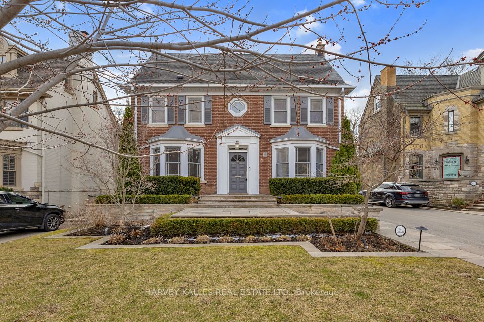 111 Strathallan Boulevard