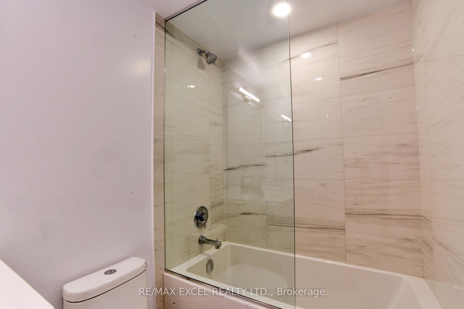 1 Bedroom Condo at 38 Honeycrisp, Vaughan For sale