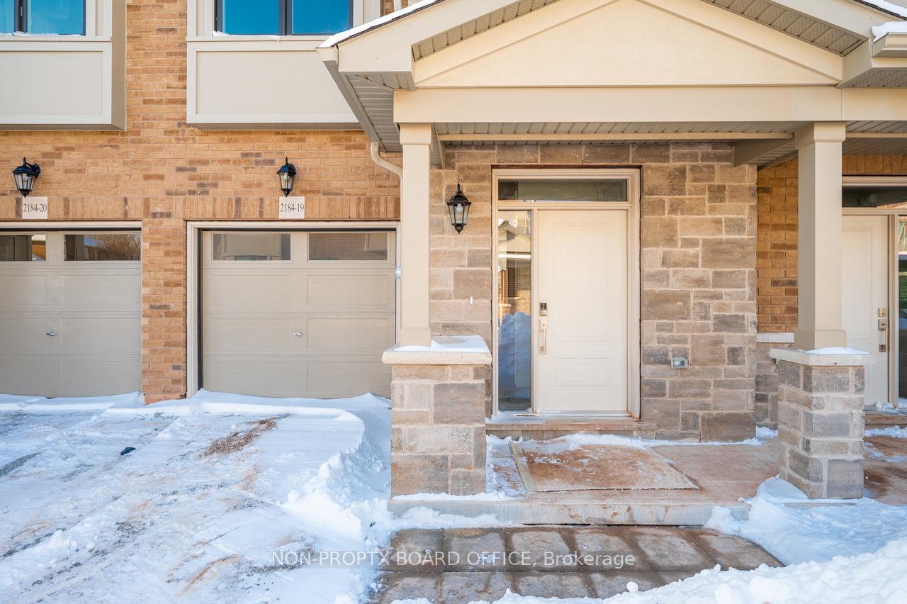 3 Bedrooms Condo at 2184 Postmaster,  Oakville For sale