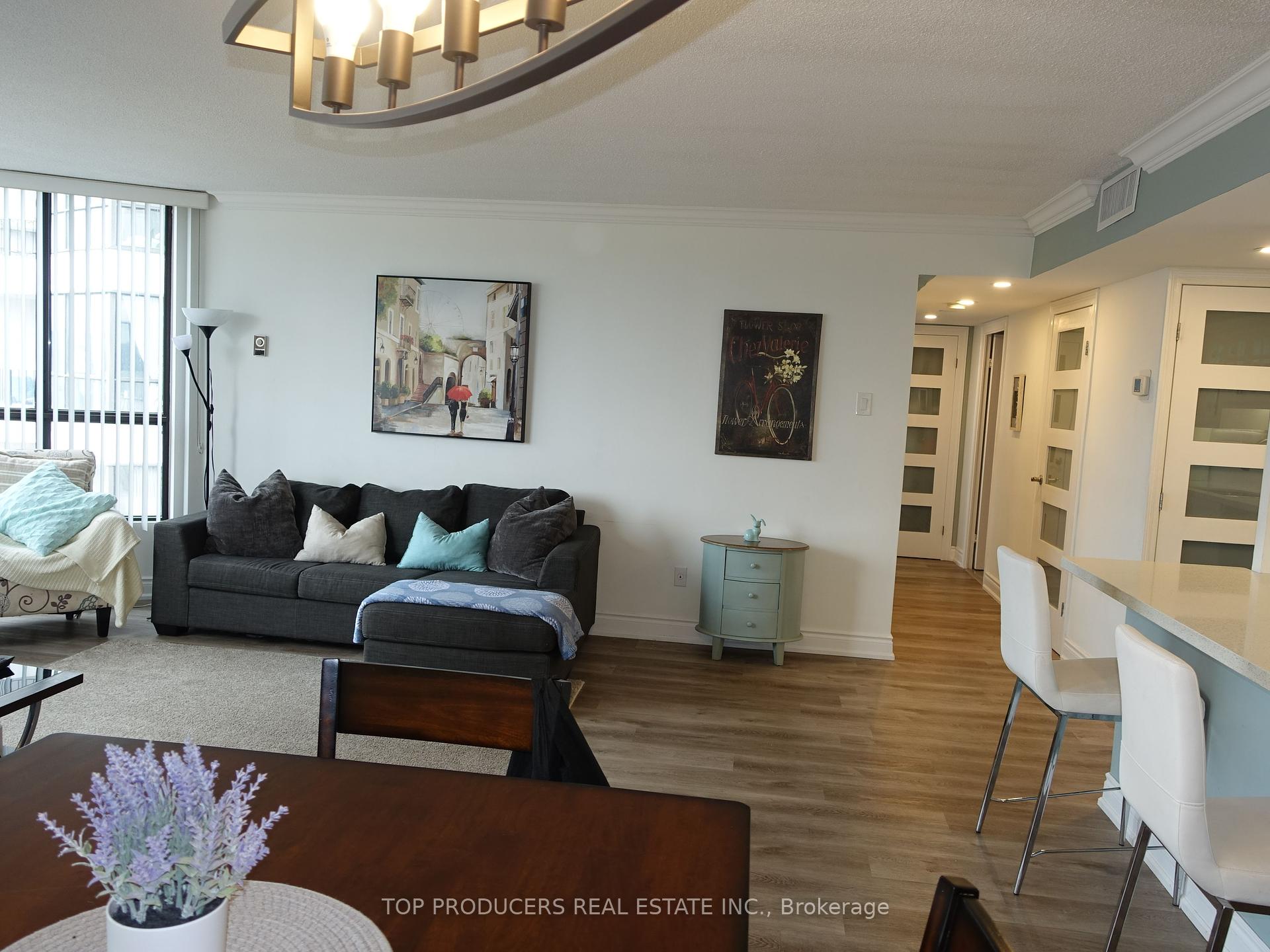 2 Bedrooms Condo at 1333 Bloor,  Mississauga For sale