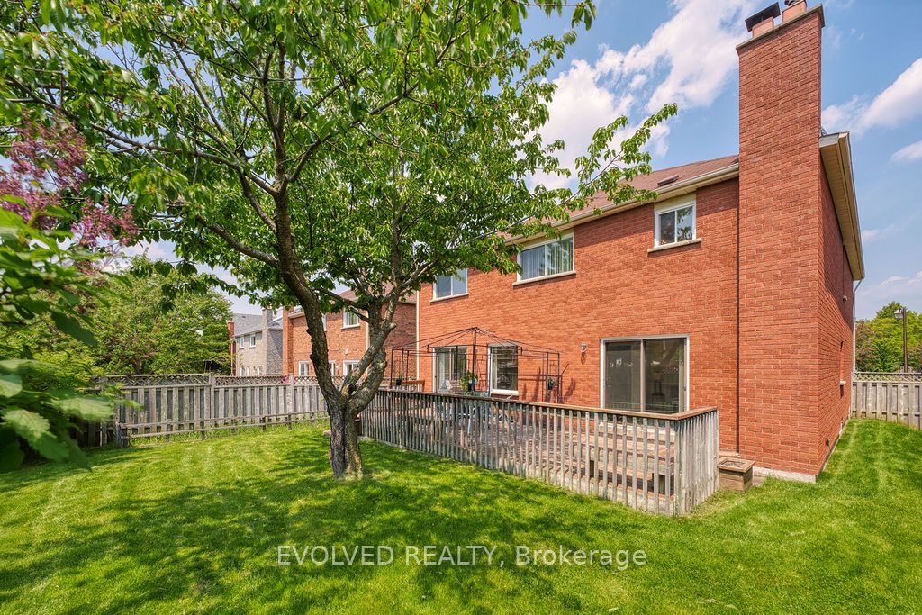 27 Hewlett Crescent